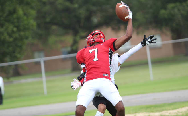 The Titans are looking for Syracuse commit Elijah 'Moss' Washington to make astounding one-handed catches like this when they open the 2023 season at home against Camden of New Jersey